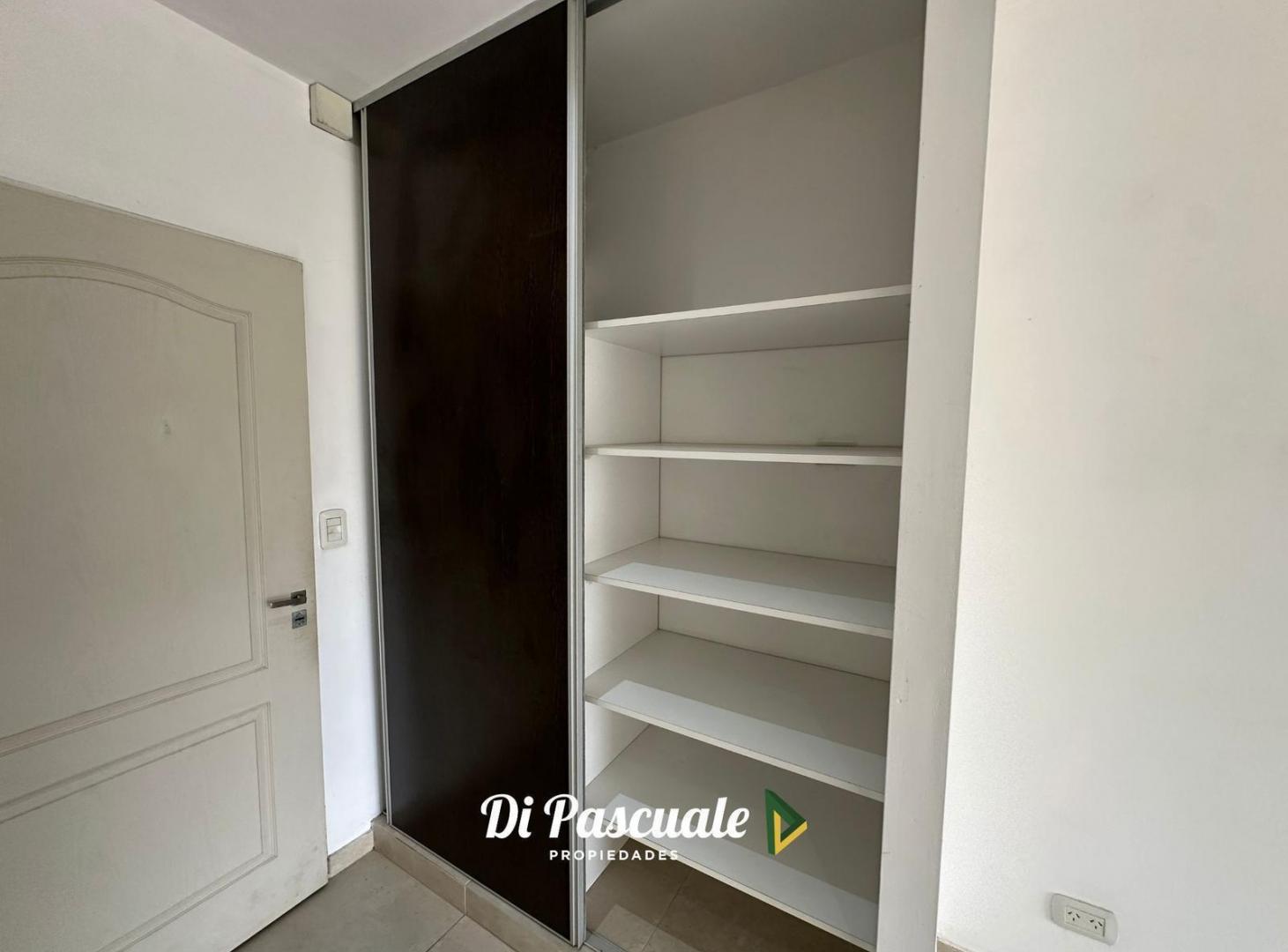Foto de Alquiler Departamento Monoambiente con Balcón - La Reja Centro, imagen 2