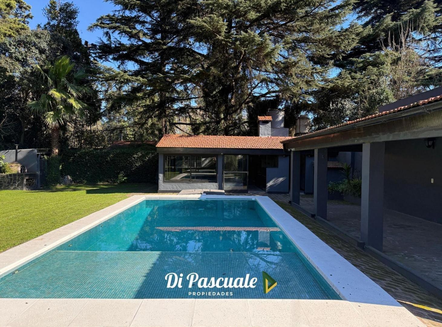 Foto de VENTA Casa Quinta con 3 Dormitorios, Dependencia, Pileta y Quincho, imagen 2