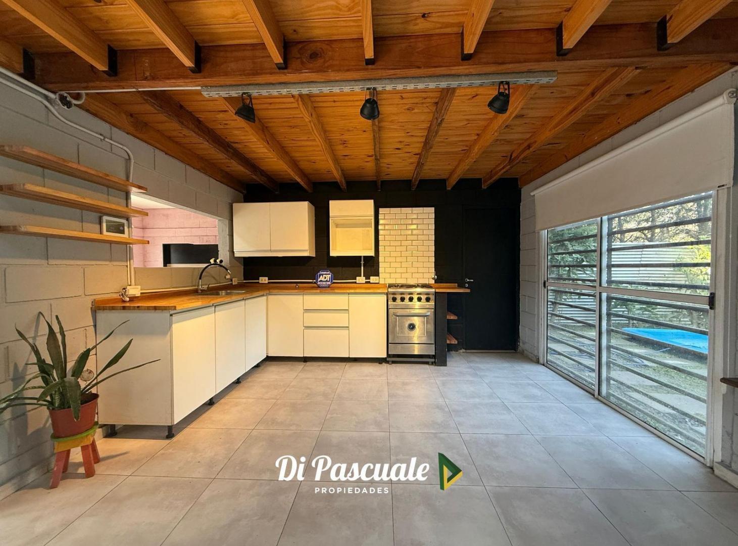 Foto de VENTA Casa 3 Habitaciones, Parque y Pileta - La Reja Norte, imagen 1