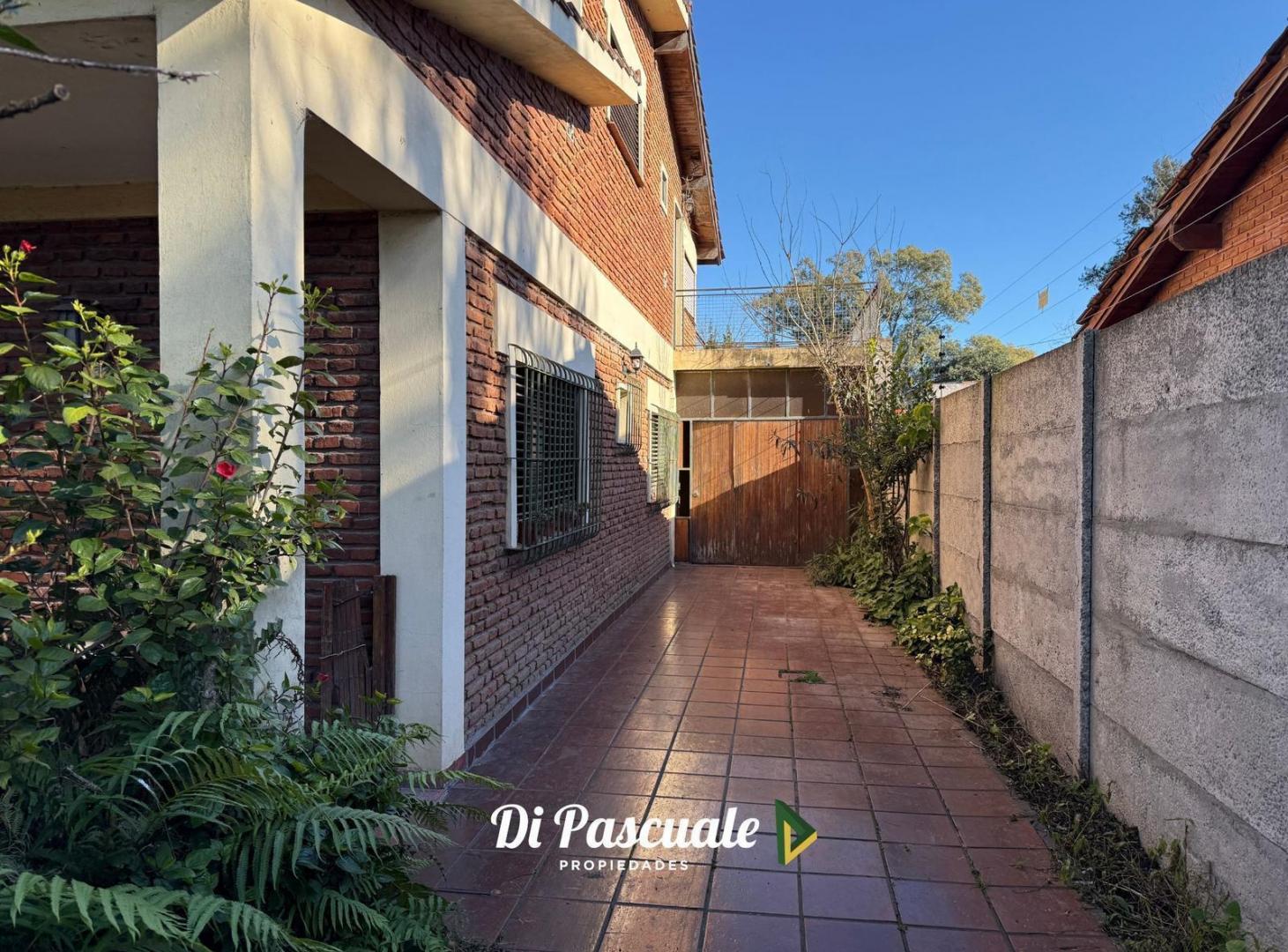 Foto de VENTA Chalet 5 ambientes, garage, parque, pileta y terraza - Moreno, imagen 5