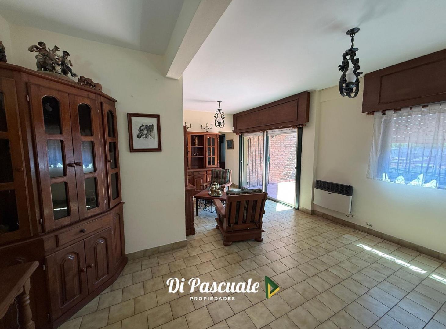 Foto de VENTA Departamento 3 Ambientes con Balcón, Cochera y Baulera - Moreno, imagen 2