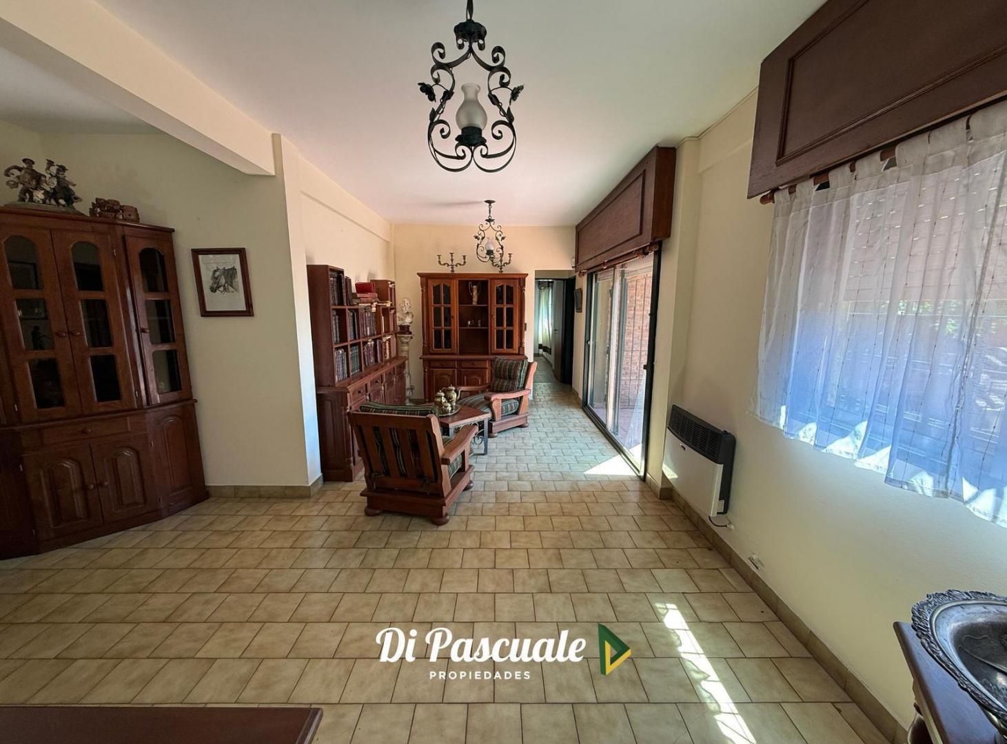 Foto de VENTA Departamento 3 Ambientes con Balcón, Cochera y Baulera - Moreno, imagen 1