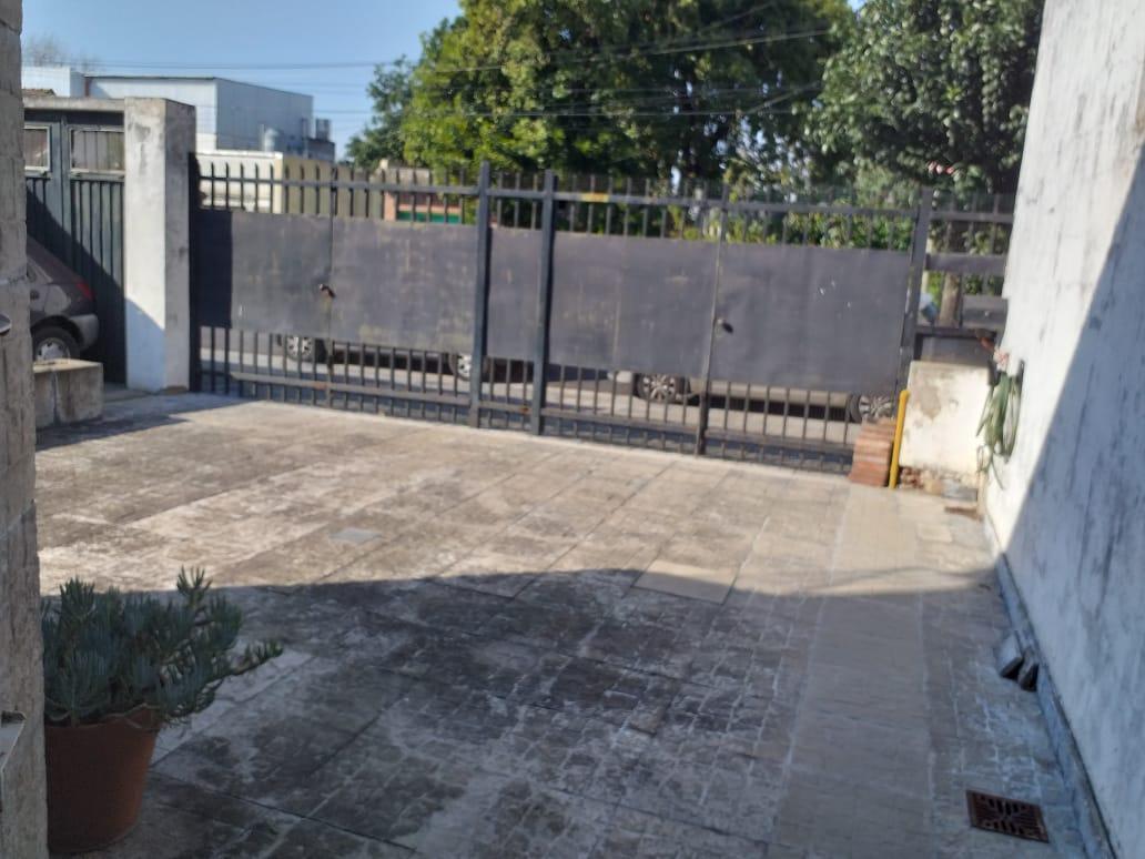 Oportunidad Casa de 4 Ambientes en Hurlingham 1