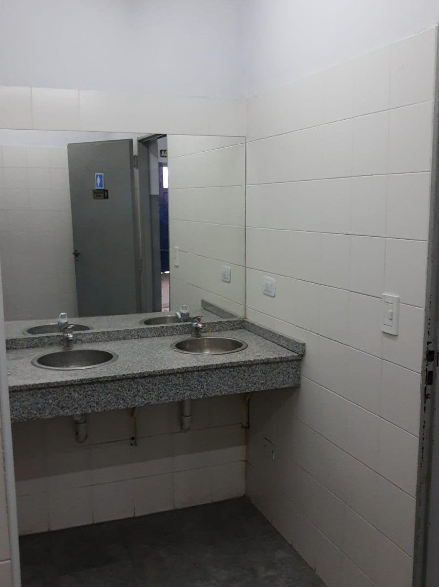 Excelente Galpón en Venta de 354 m Cub. 4