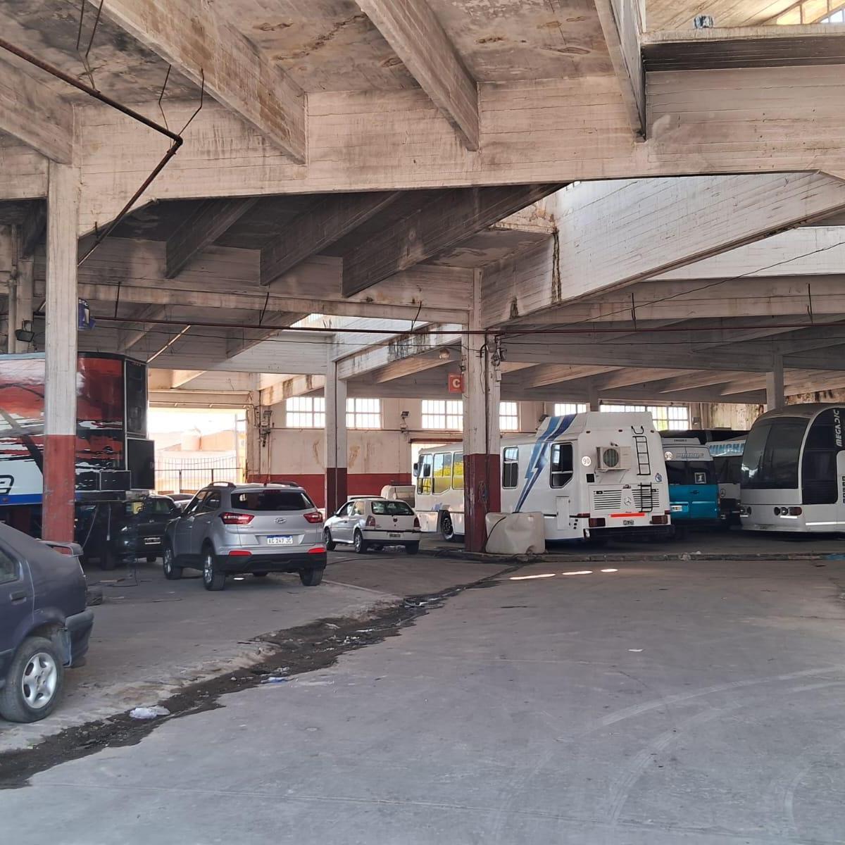 Nave Comercial de 5.200 m Cub Moron. 1