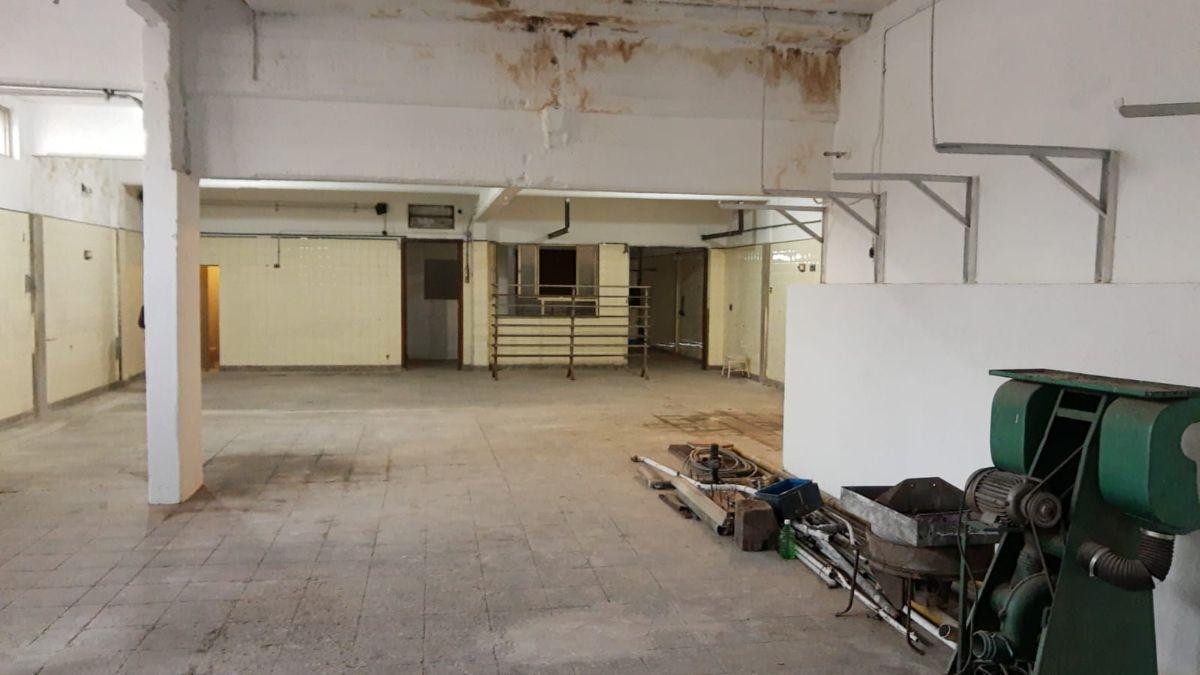 Foto de Galpon de 250 m² con oficinas en alquiler en Moron, imagen 1