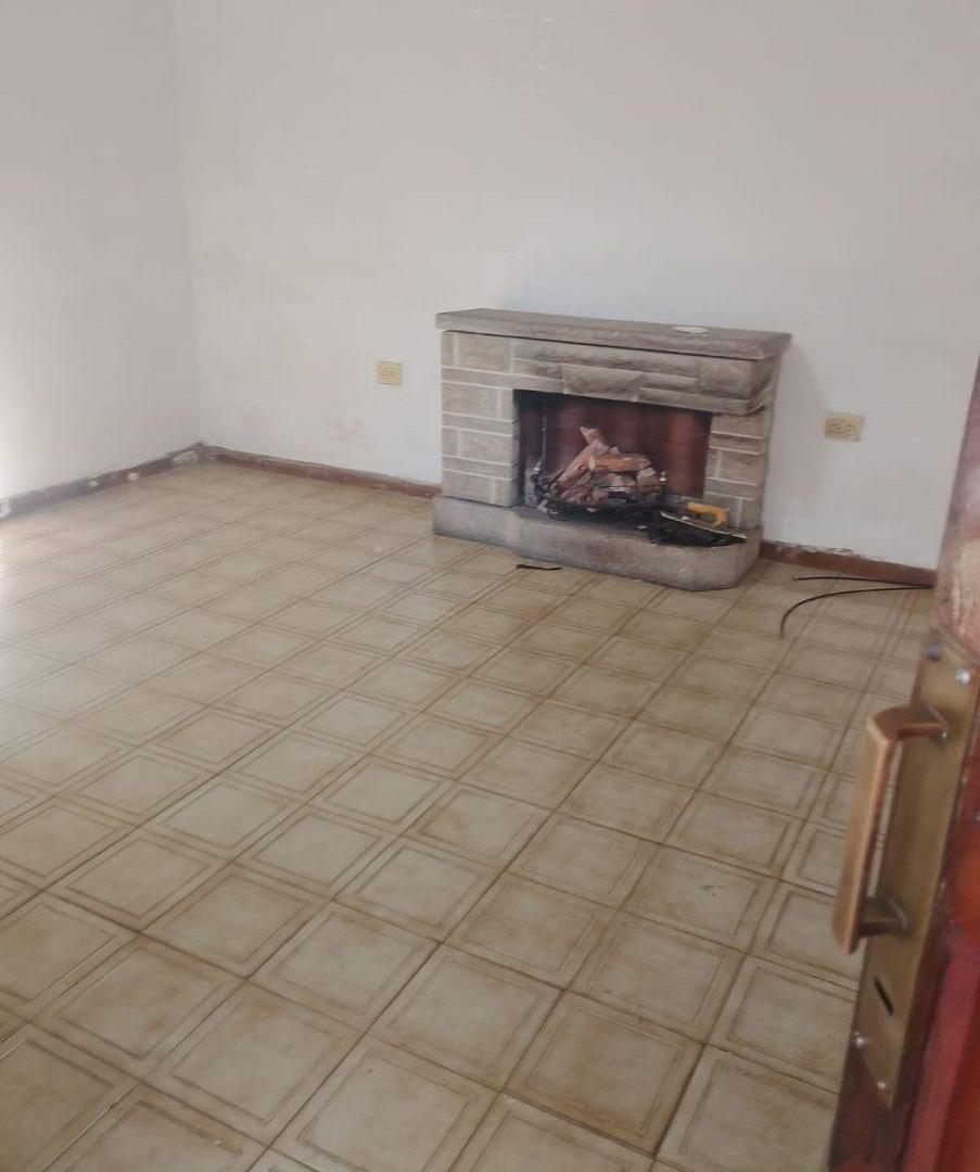 Foto de Casa de 3 amb. en venta en Castelar, imagen 2