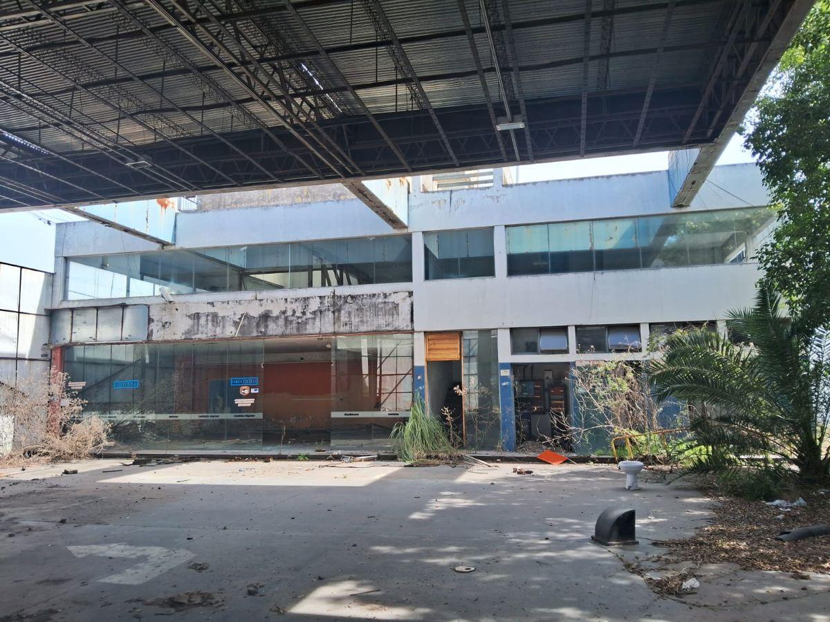 Foto de Galpon (Ex estacion de servicio) de 1200 m² en venta en Moron, imagen 2