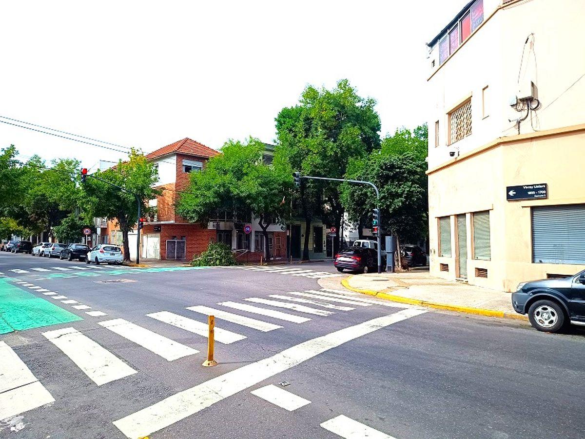 Lote de 136 m2 V. Liniers e/ Pavón y Juan de Garay-Casa muy antigua a refaccionar