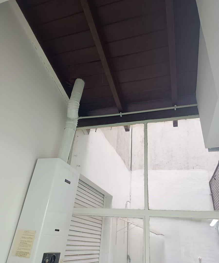 Foto de Dos amb. P.Baja, hecho a nuevo, con patio, a metros de av, imagen 4