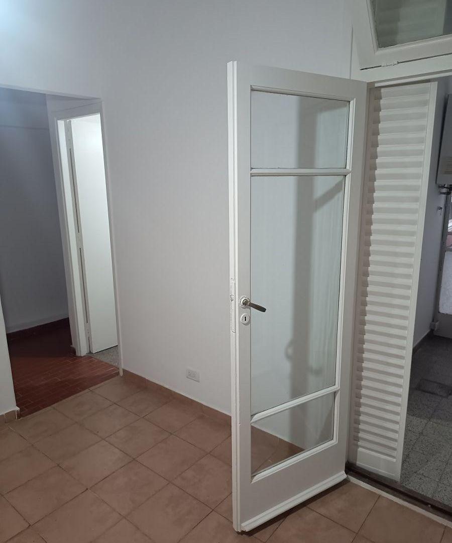 Foto de Dos amb. P.Baja, hecho a nuevo, con patio, a metros de av, imagen 1