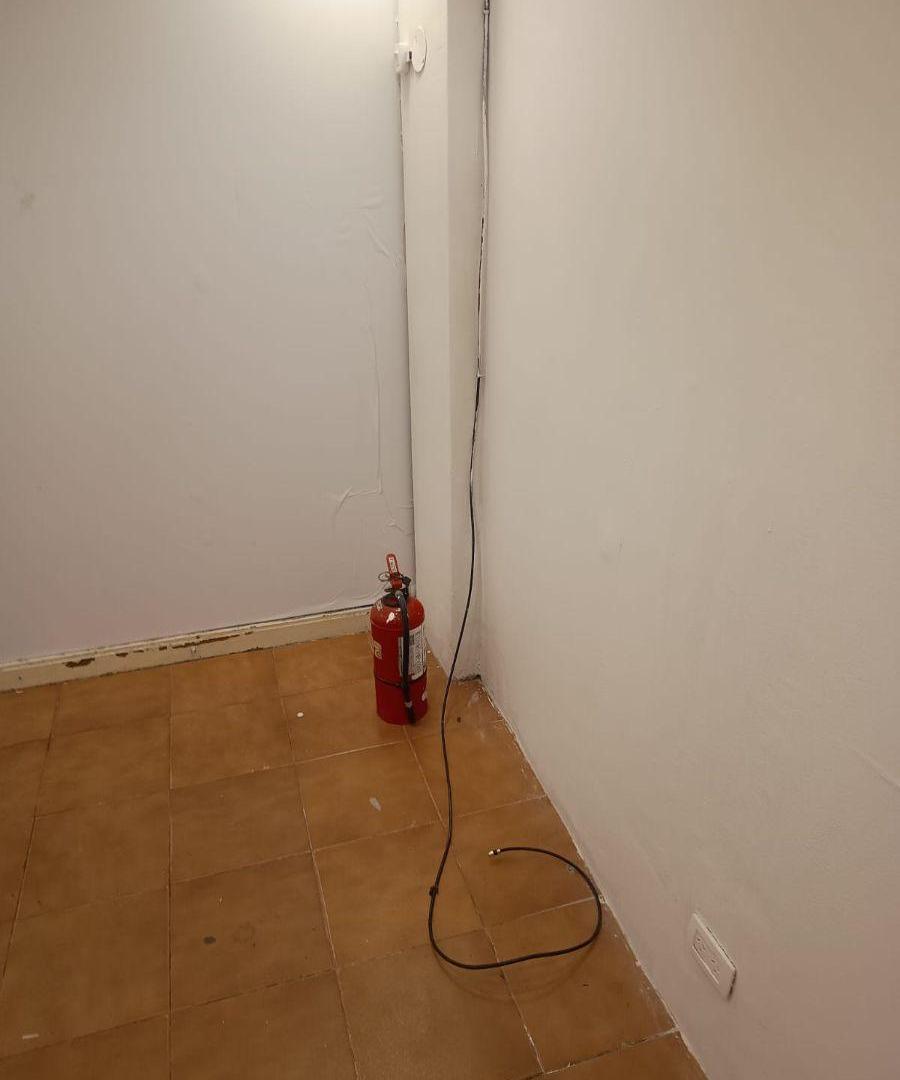 Foto de Local con Entre Piso de Losa en Galeria Centenera, en 1° Junta, Ingreso, imagen 5