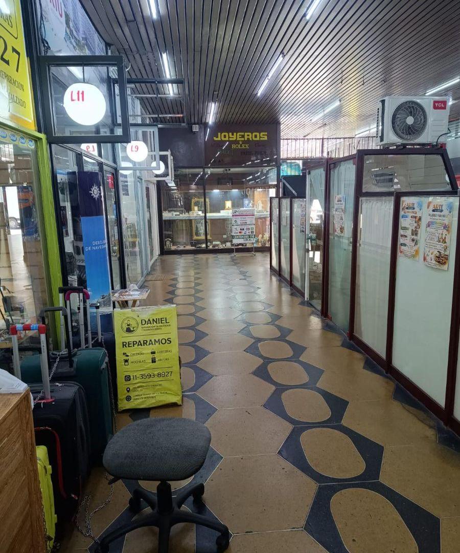 Foto de Local con Entre Piso de Losa en Galeria Centenera, en 1° Junta, Ingreso, imagen 3
