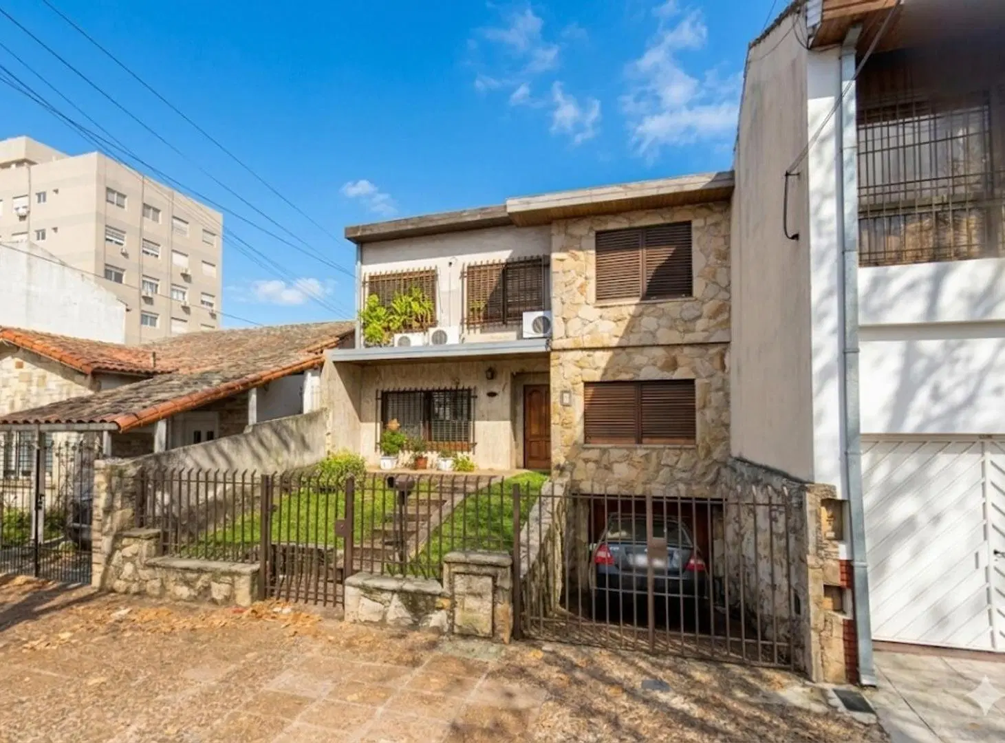 ALQUILER CASA DE 6 AMBIENTES CON DOBLE COCHERA PISCINA FONDO 4