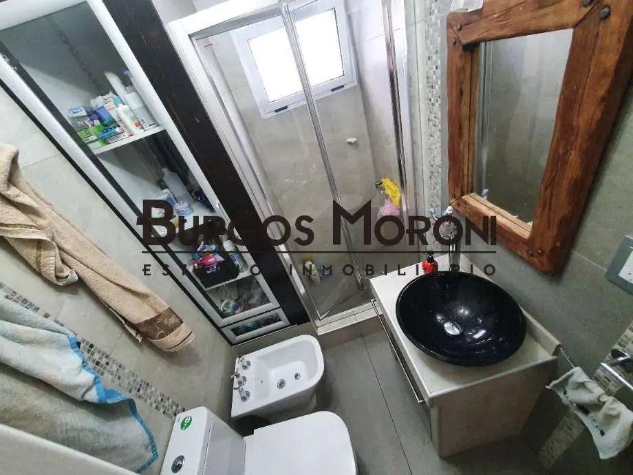 Foto de VENTA CASA DE 3 AMBIENTES CON GARAGE CUBIERTO, FONDO LIBRE PARQUIZADO, imagen 3