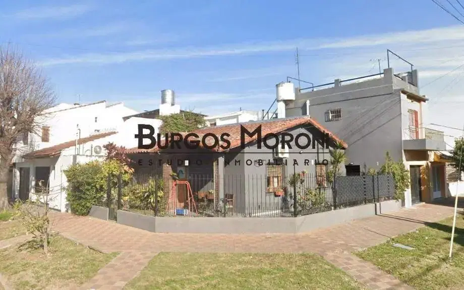 Casa De 5 Ambientes Con Cochera Y Jardin Al Frente - Apto Credito 2