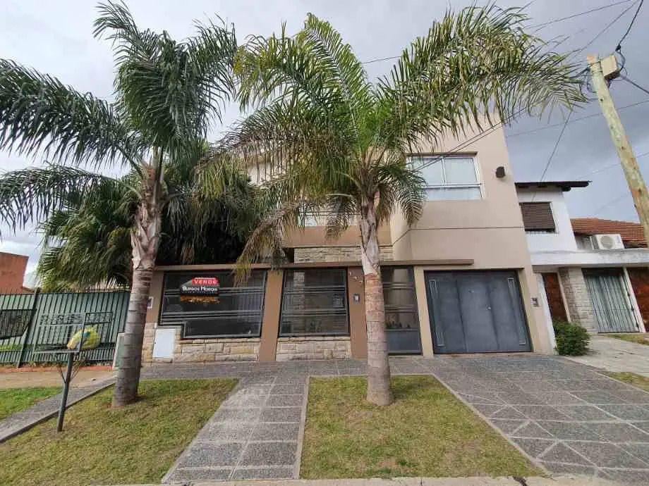 Foto de Venta casa de 4 ambientes en dos plantas, garage para dos autos, haedo, imagen 2