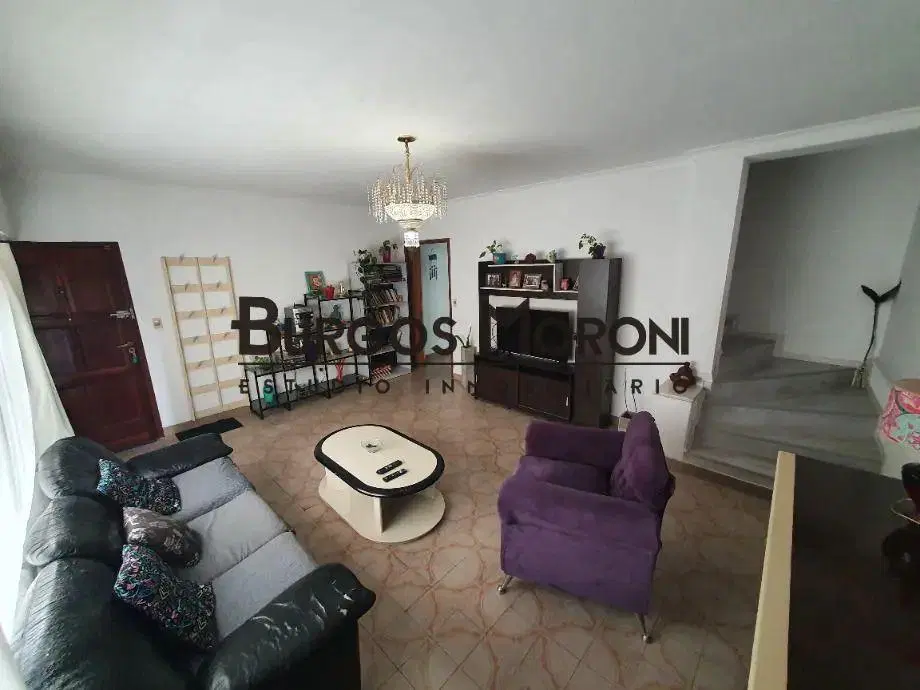 VENTA CASA CHALET DE 5 AMBIENTES  CON FONDO Y QUINCHO CON PARRILLA. RAMOS MEJIA 5