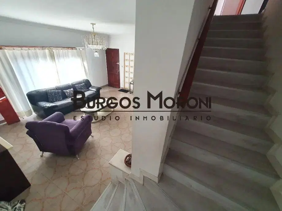 VENTA CASA CHALET DE 5 AMBIENTES  CON FONDO Y QUINCHO CON PARRILLA. RAMOS MEJIA 2