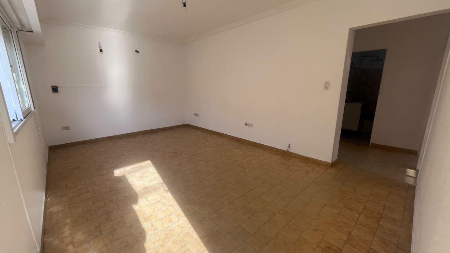 Foto de Alquiler, Casa en P.H. de 3 Ambientes en Esquina con Cochera y parque, imagen 4