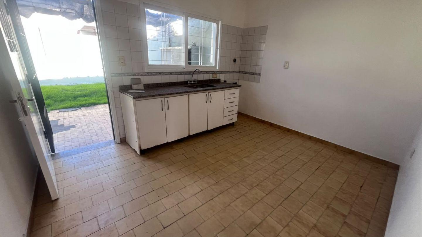 Foto de Alquiler, Casa en P.H. de 3 Ambientes en Esquina con Cochera y parque, imagen 2