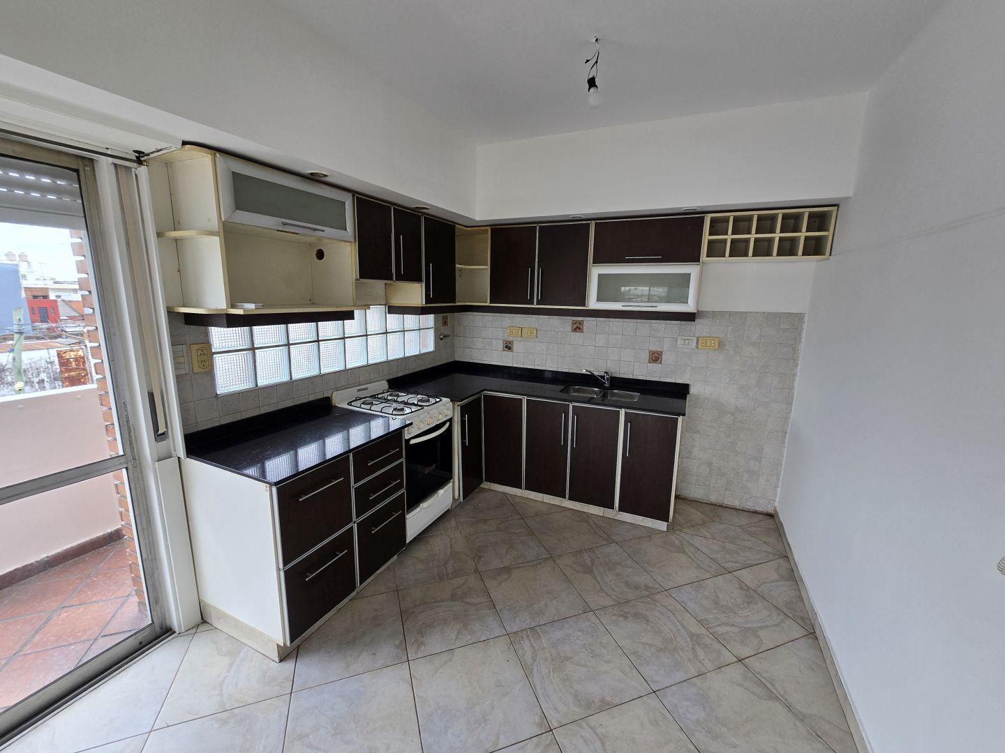 Foto de ALQUILER, PISO DE 4 AMBIENTES (DEPARTAMENTO) EN SEGUNDO PISO POR, imagen 3