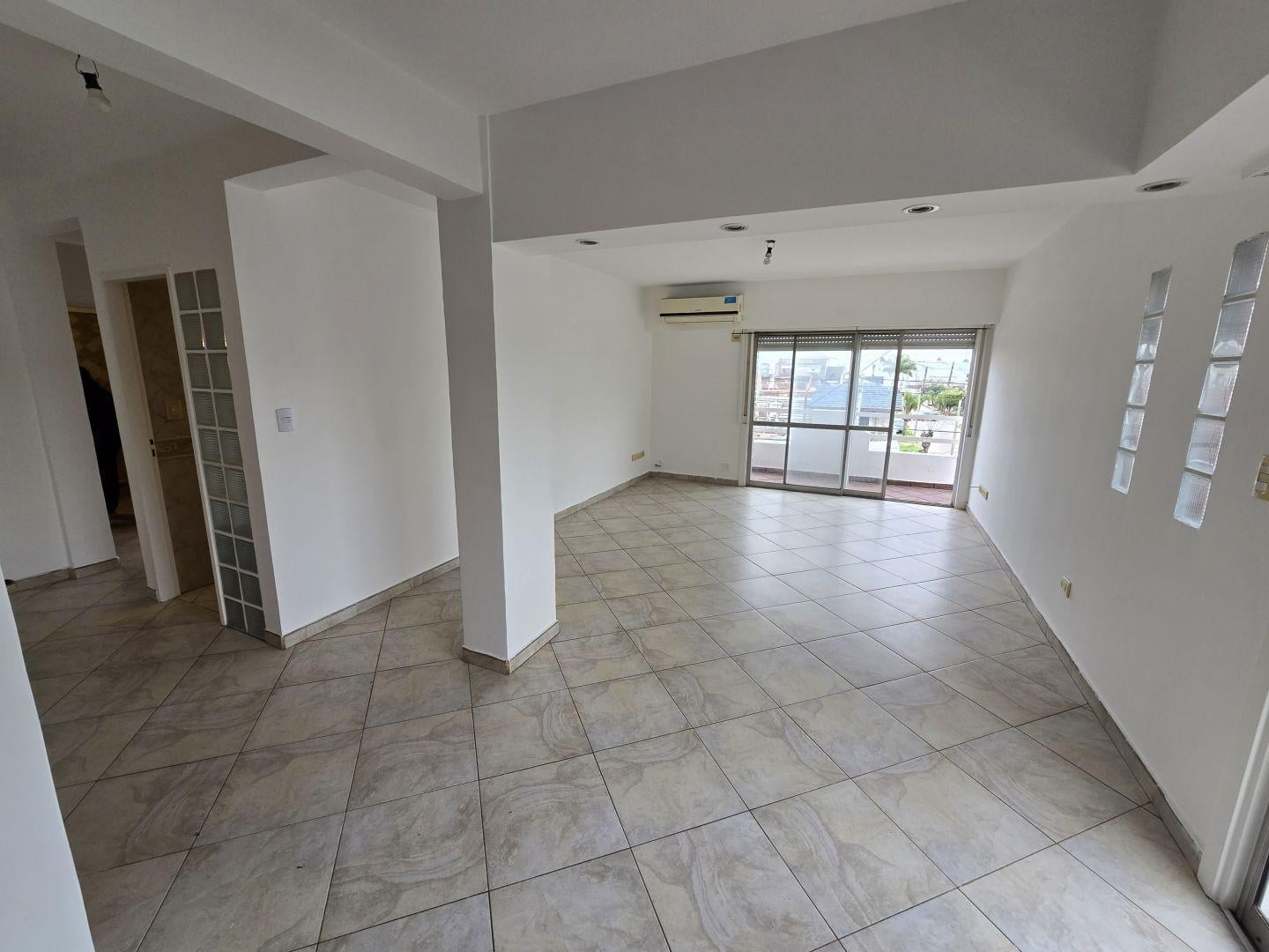 Foto de ALQUILER, PISO DE 4 AMBIENTES (DEPARTAMENTO) EN SEGUNDO PISO POR, imagen 1