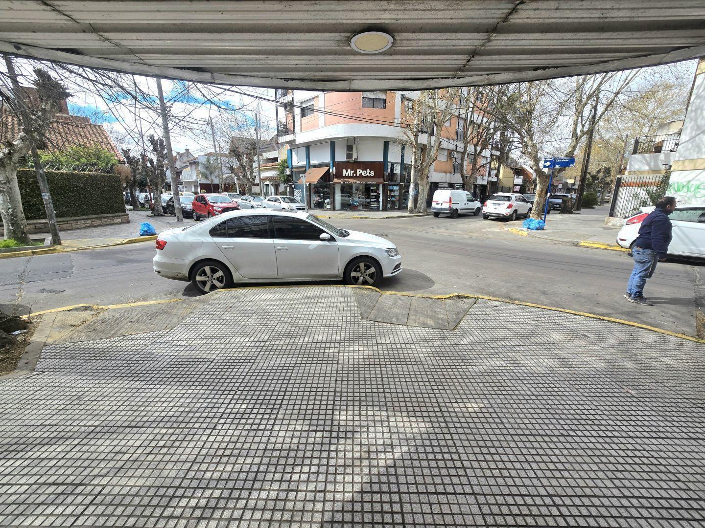 Foto de ALQUILER LOCAL COMERCIAL EN ESQUINA CENTRICO RAMOS MEJIA. 50MT APROX, imagen 5