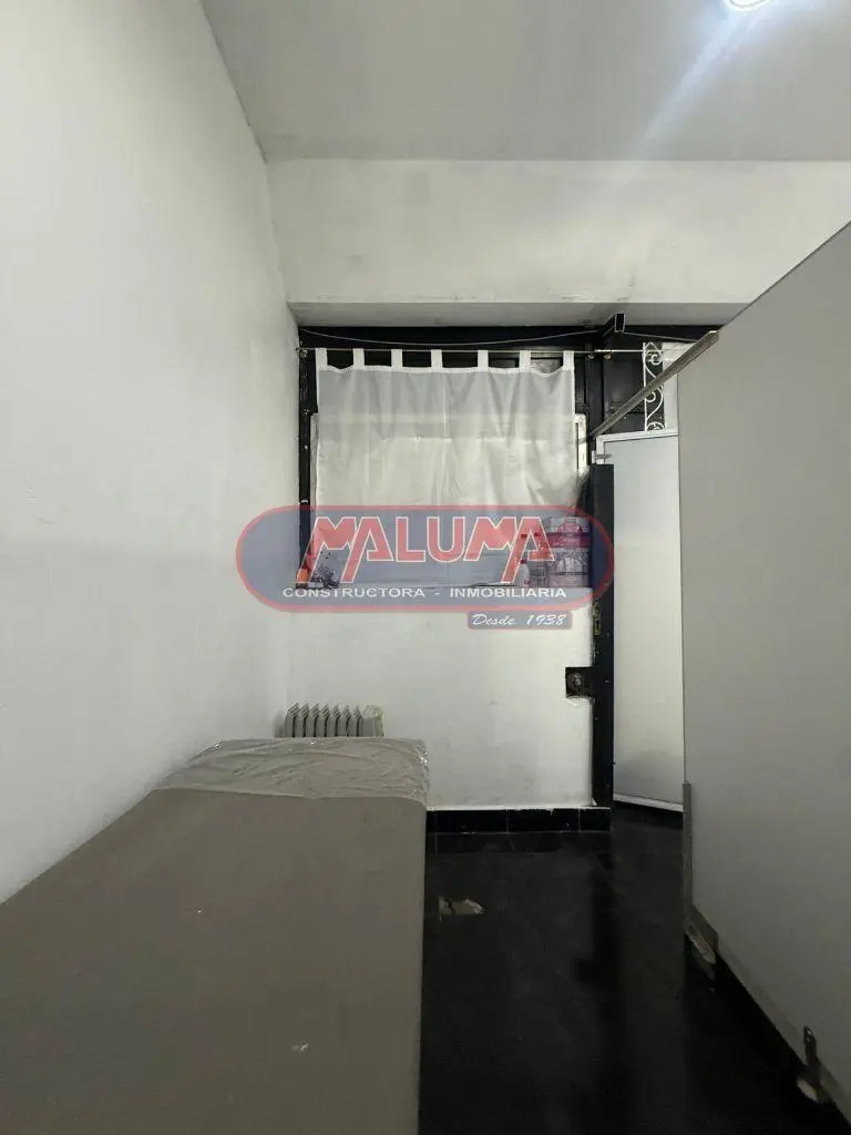 Local . | Av. Rivadavia al 11400 8