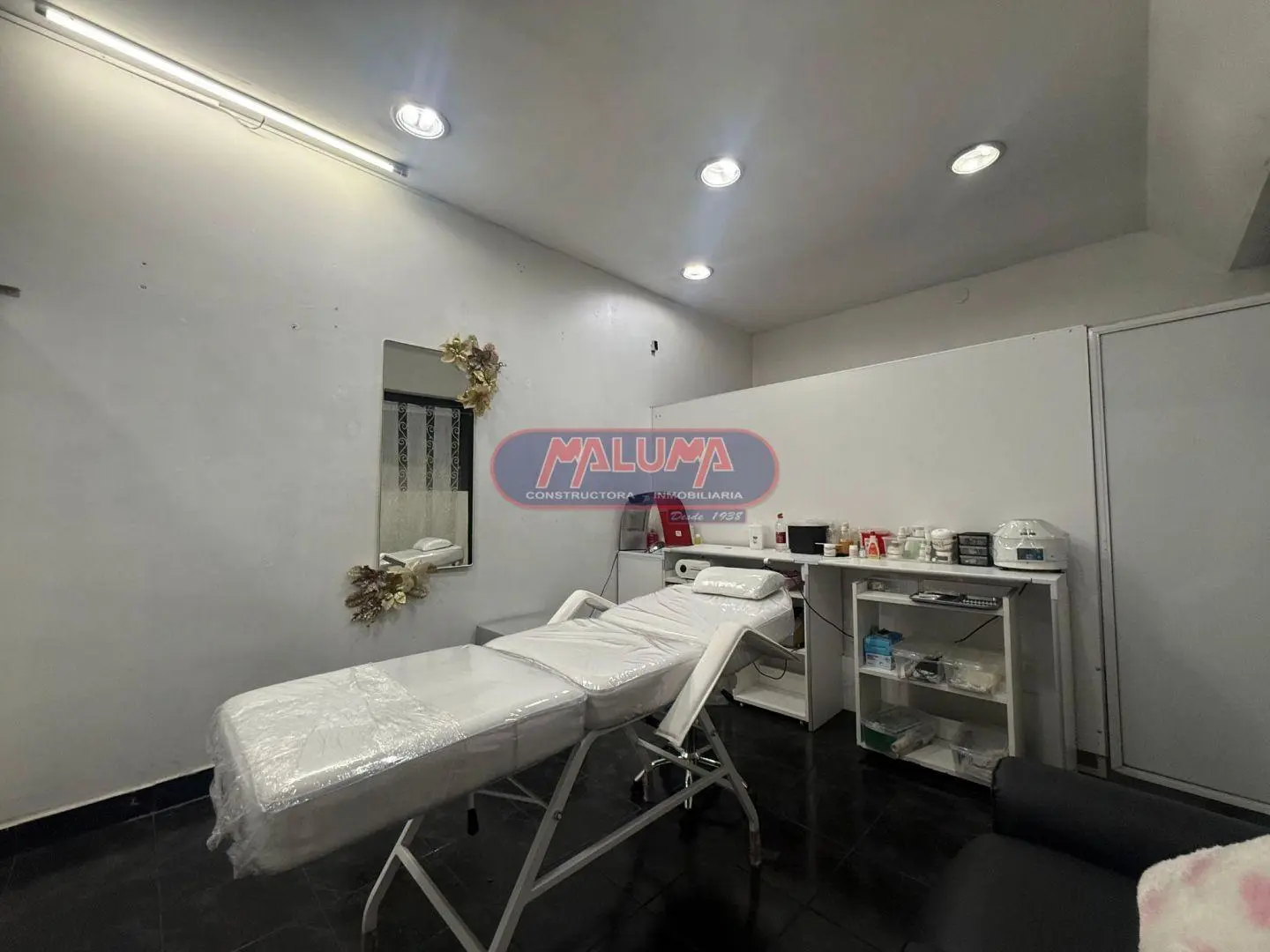 Local . | Av. Rivadavia al 11400 4