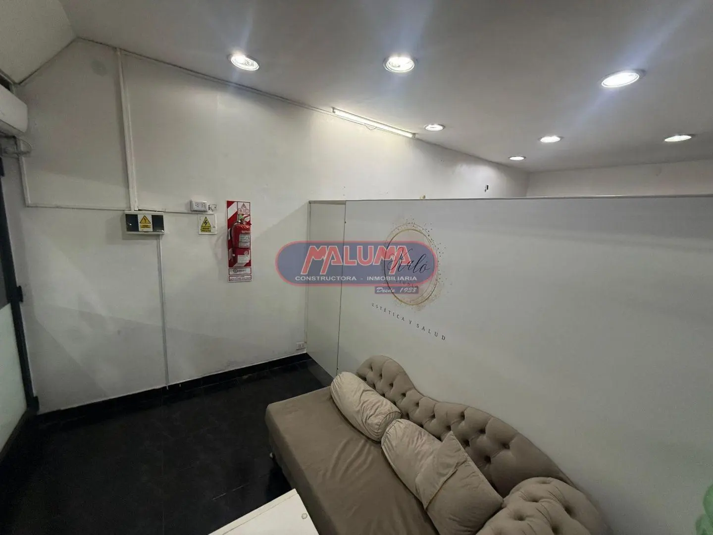 Local . | Av. Rivadavia al 11400 3