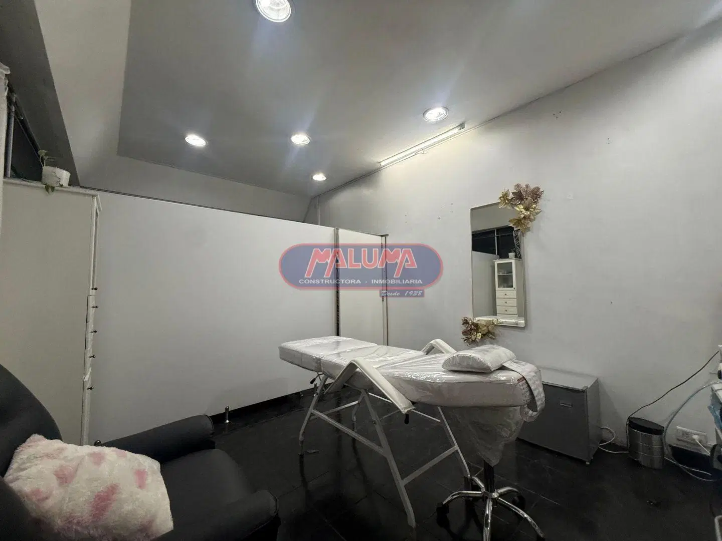 Local . | Av. Rivadavia al 11400 5