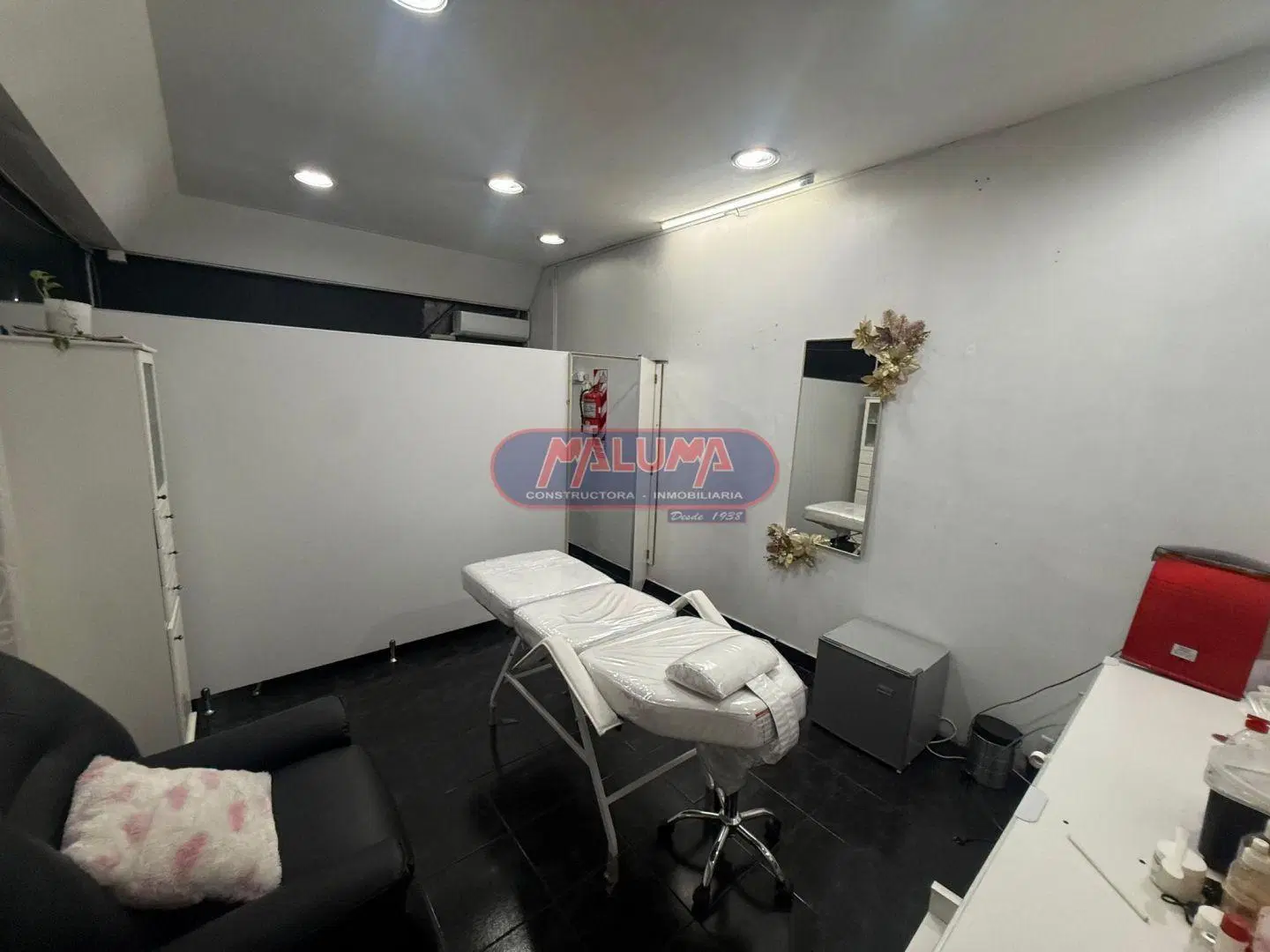 Local . | Av. Rivadavia al 11400 4