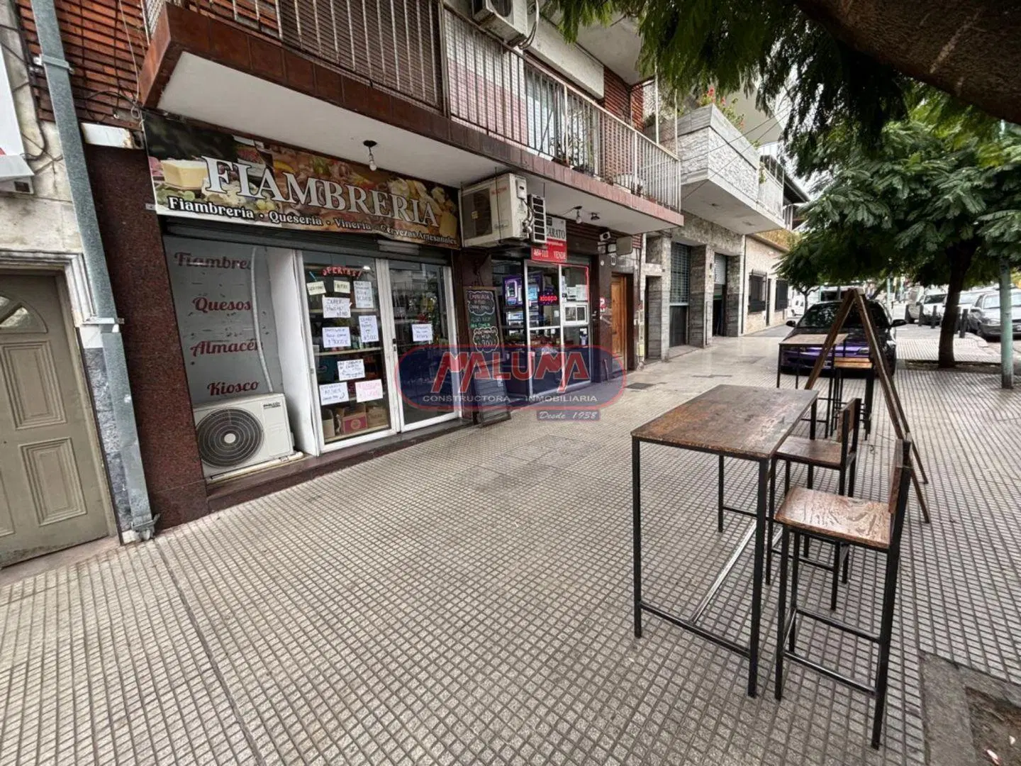 Local . | Av. Olivera al 1100 8