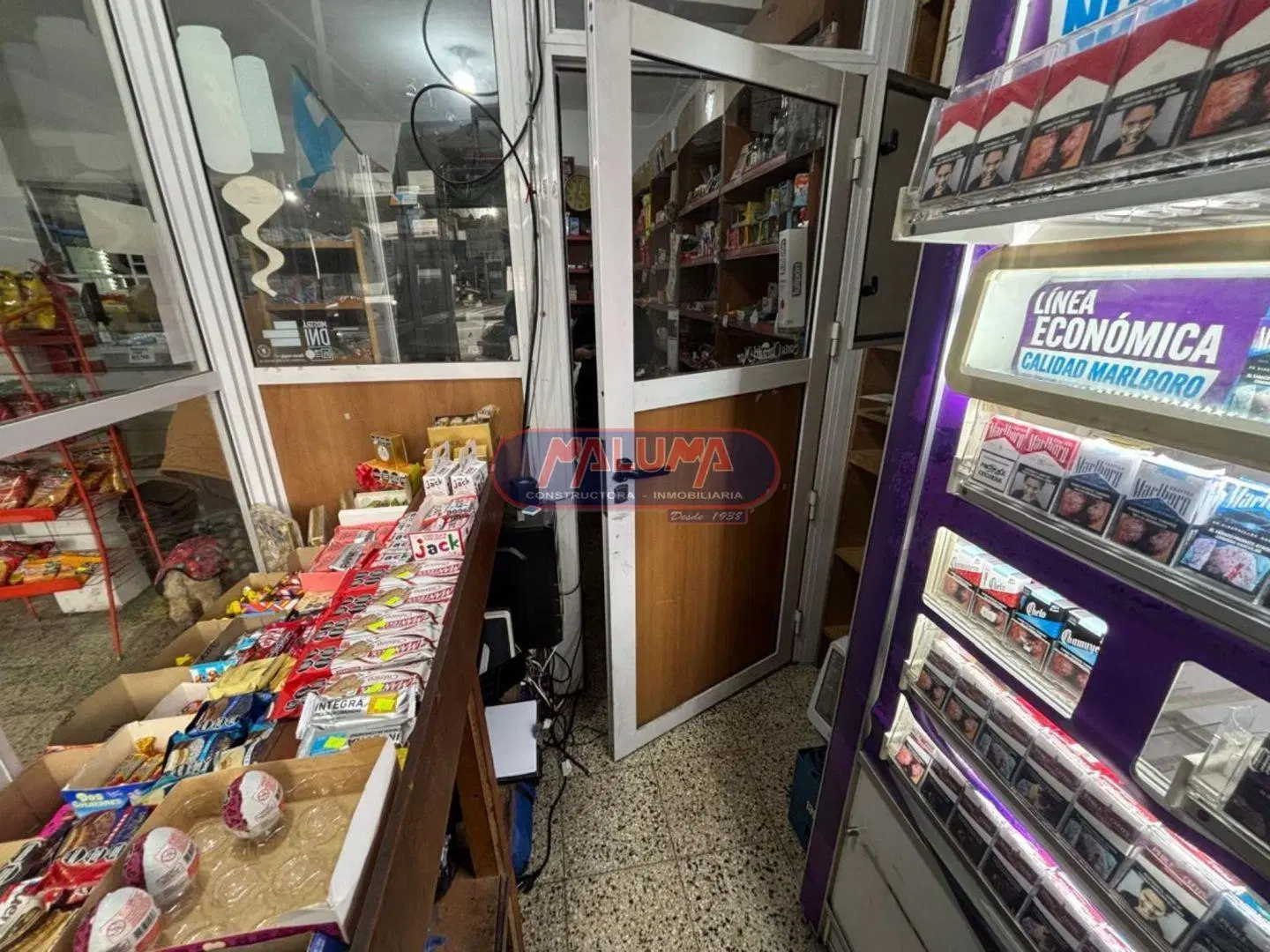 Local . | Av. Olivera al 1100 2