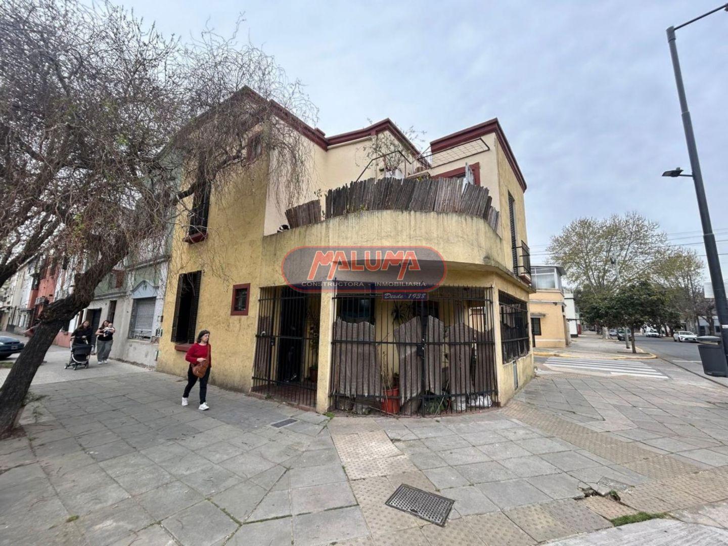 Foto de CASA EX MUNICIPAL EN ESQUINA - A RECICLAR, imagen 1