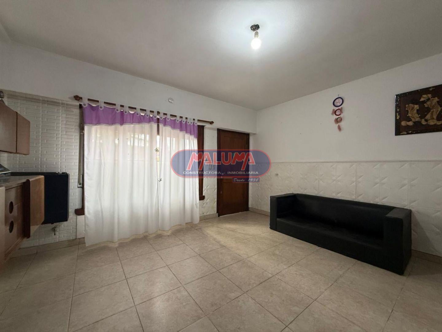 Foto de CASA DE 4 AMBIENTES CON COCHERA Y PATIO EN VENTA, imagen 2