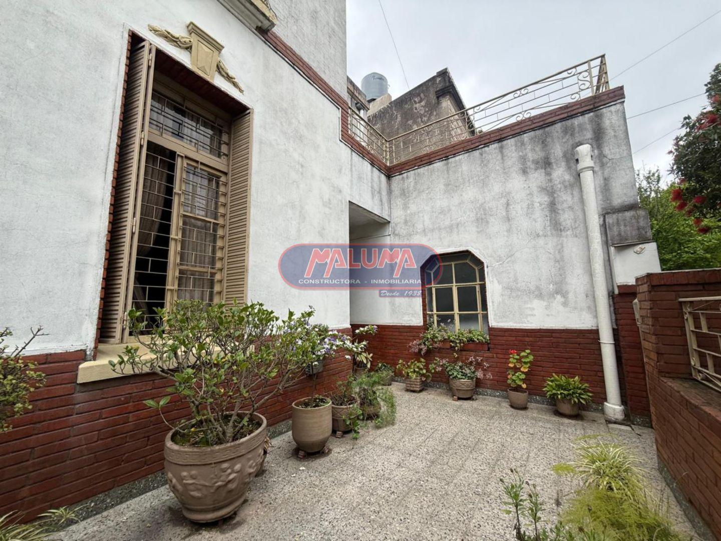 Foto de CASA EX MUNICIPAL DE 4 AMBIENTES CON COCHERA, PATIO Y TERRAZA, imagen 1