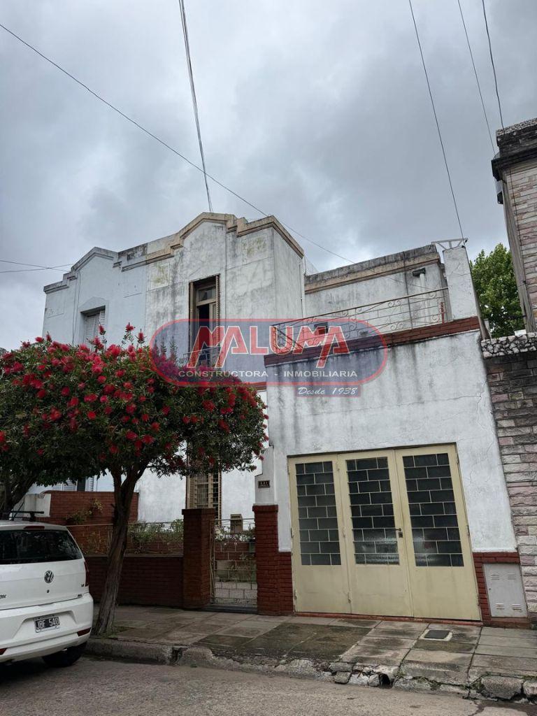Foto de CASA EX MUNICIPAL DE 4 AMBIENTES CON COCHERA, PATIO Y TERRAZA, imagen 2