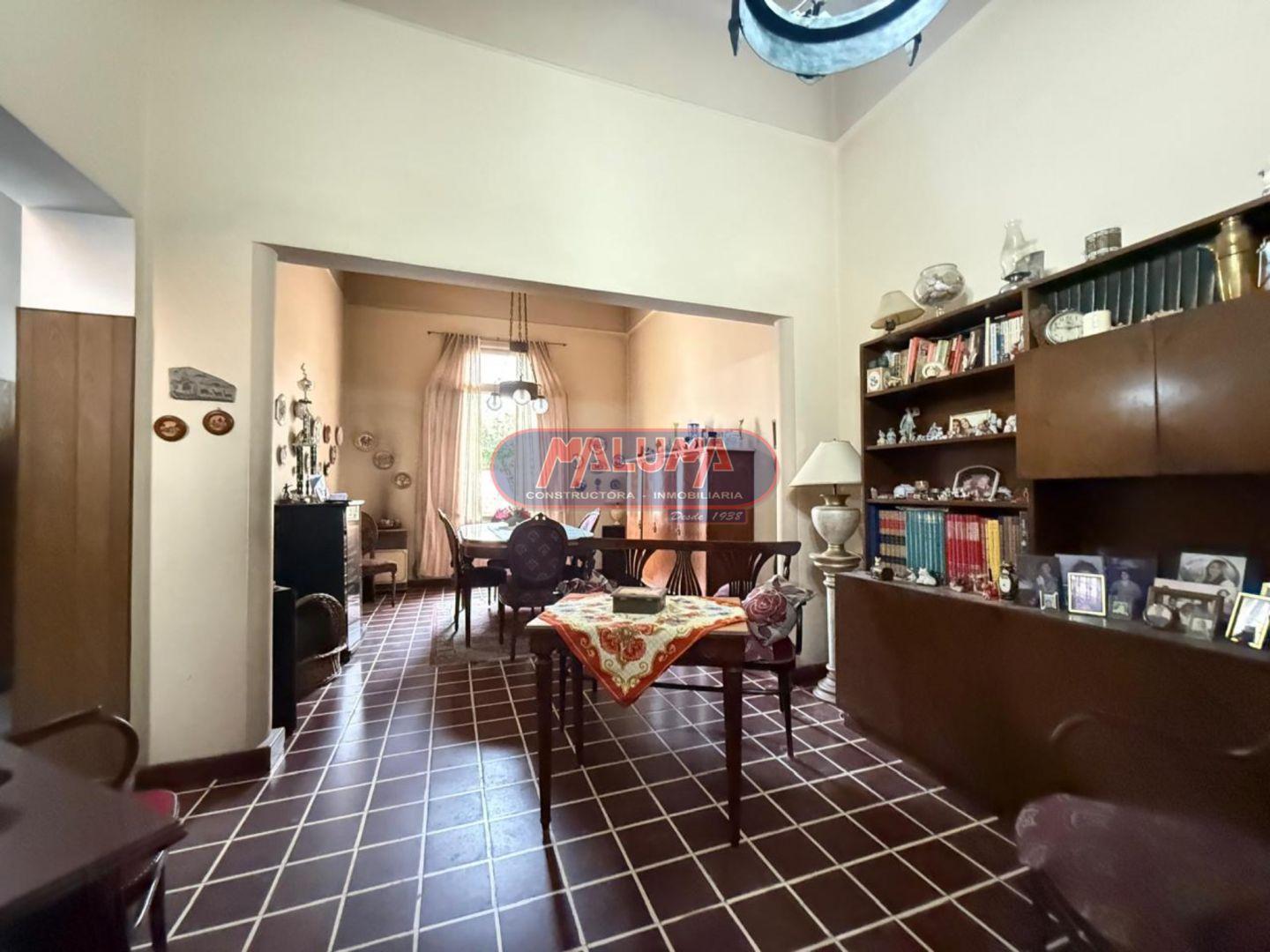 Foto de CASA EX MUNICIPAL DE 4 AMBIENTES CON COCHERA, PATIO Y TERRAZA, imagen 3