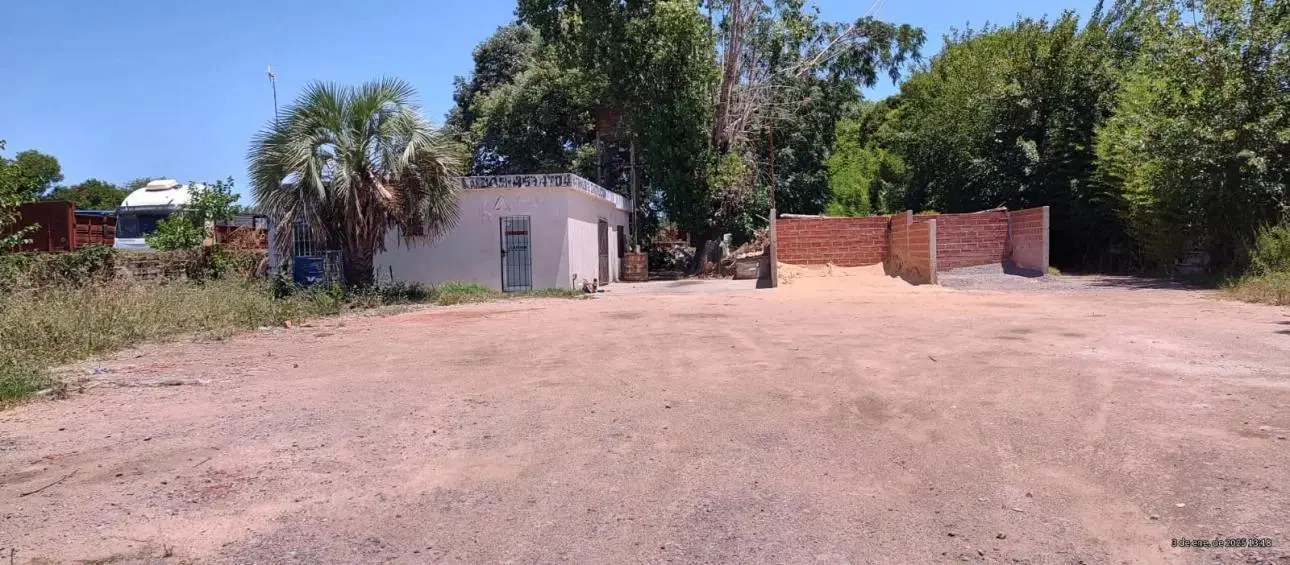 Campo de 2.4Has con 600m2 de galpones sobre Panamericana 5