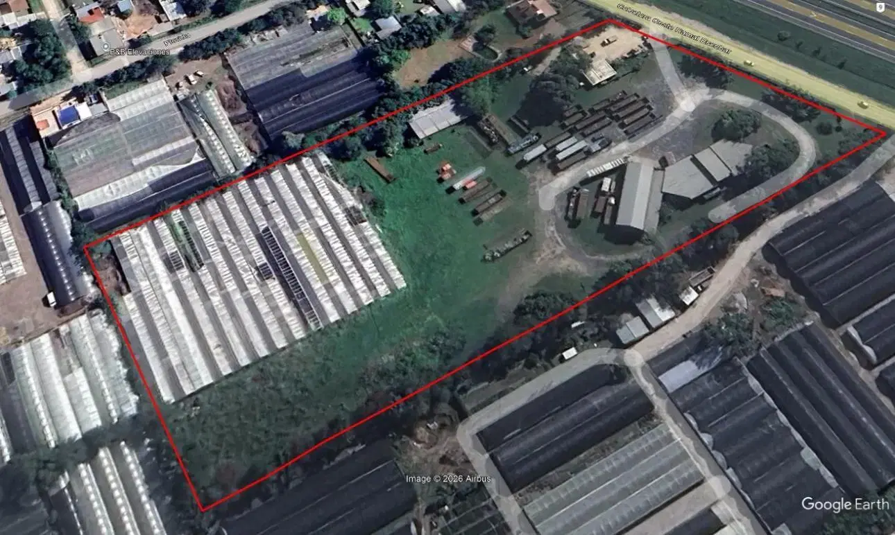 Campo de 2.4Has con 600m2 de galpones sobre Panamericana 1