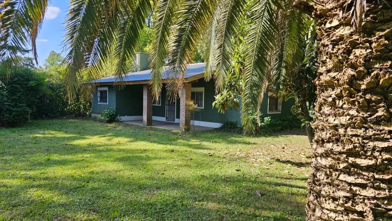 Casaquinta con hermoso parque 5