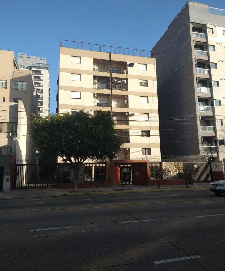 Departamento de 72 m² con 2 dormitorios en alquiler en Banfield 4