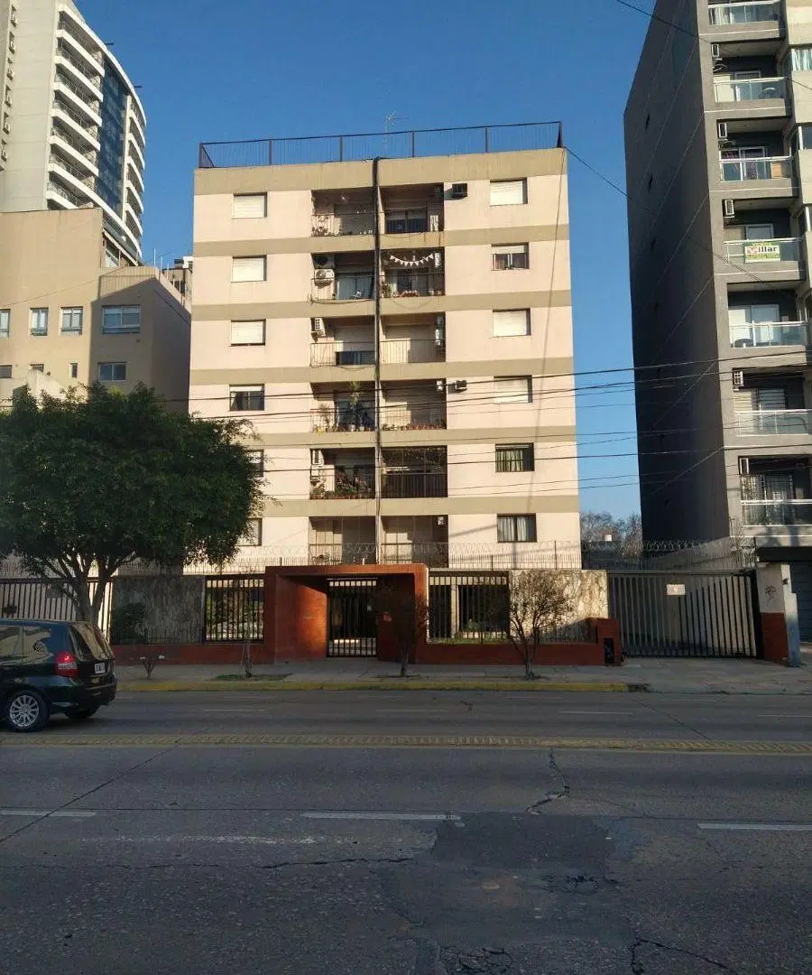 Departamento de 72 m² con 2 dormitorios en alquiler en Banfield 3
