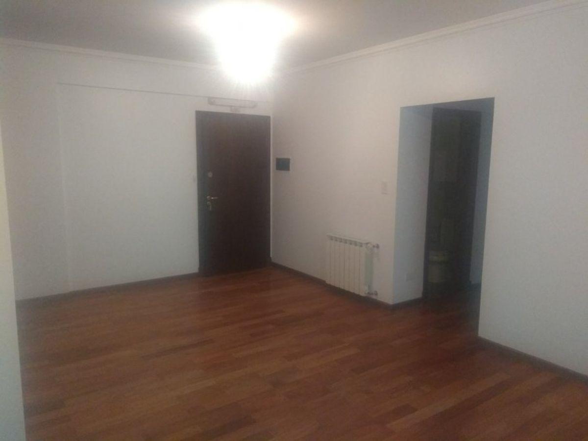Foto de Departamento de 85 m² en alquiler en Adrogué con balcón, imagen 3