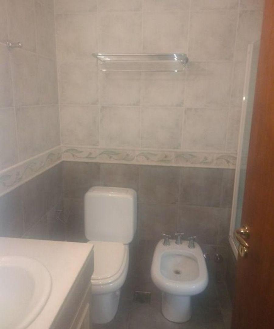 Foto de Departamento de 85 m² en alquiler en Adrogué con balcón, imagen 1