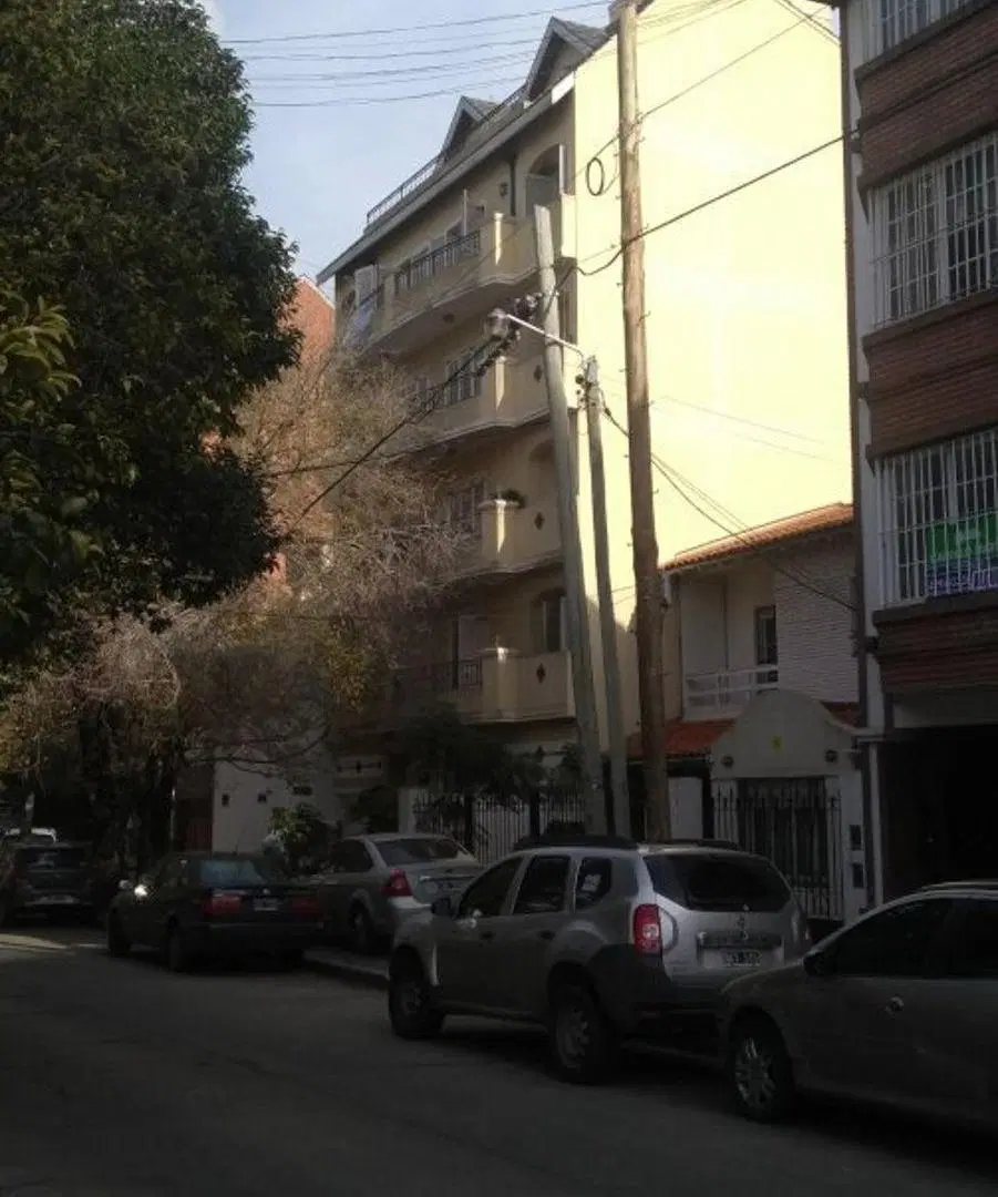 Departamento de 85 m² en alquiler en Adrogué con balcón 2