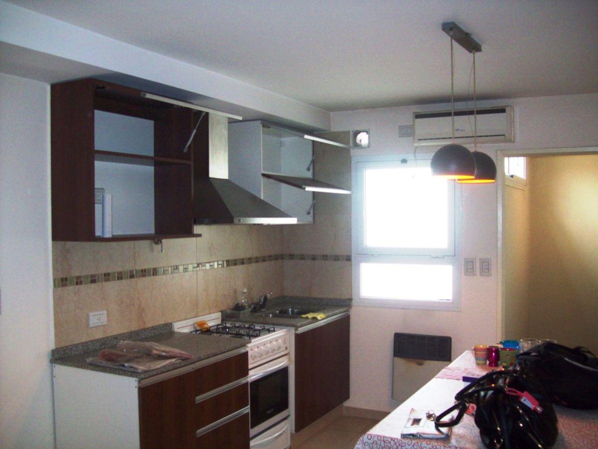 Foto de Departamento de 60 m² con 2 dormitorios en alquiler en Luis Guillón, imagen 3
