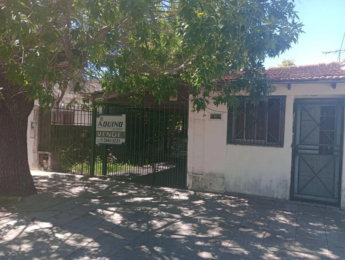 Casa sobre lote de 329 con 4 ambientes en venta en José Mármol 1